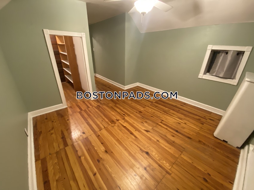 MEDFORD - TUFTS - 4 Beds, 2 Baths - Image 18