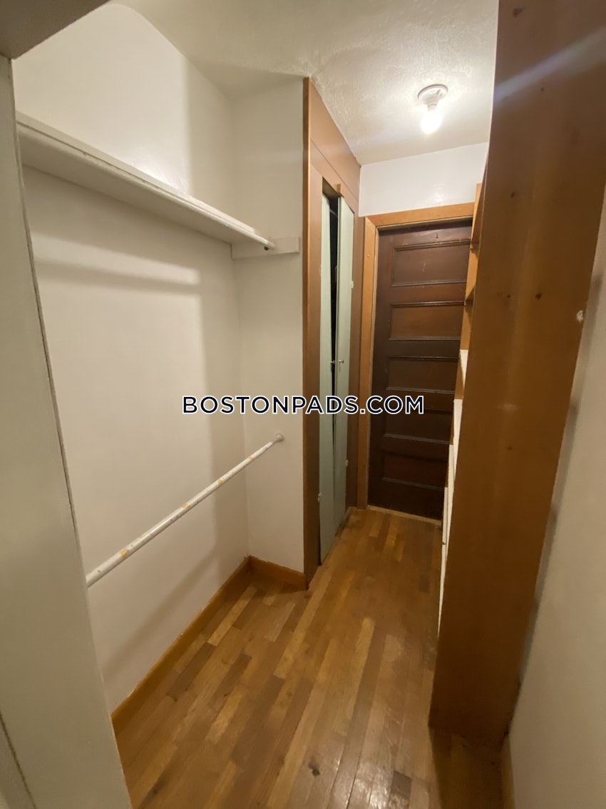 MEDFORD - TUFTS - 4 Beds, 2 Baths - Image 17