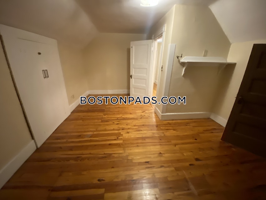 MEDFORD - TUFTS - 4 Beds, 2 Baths - Image 14