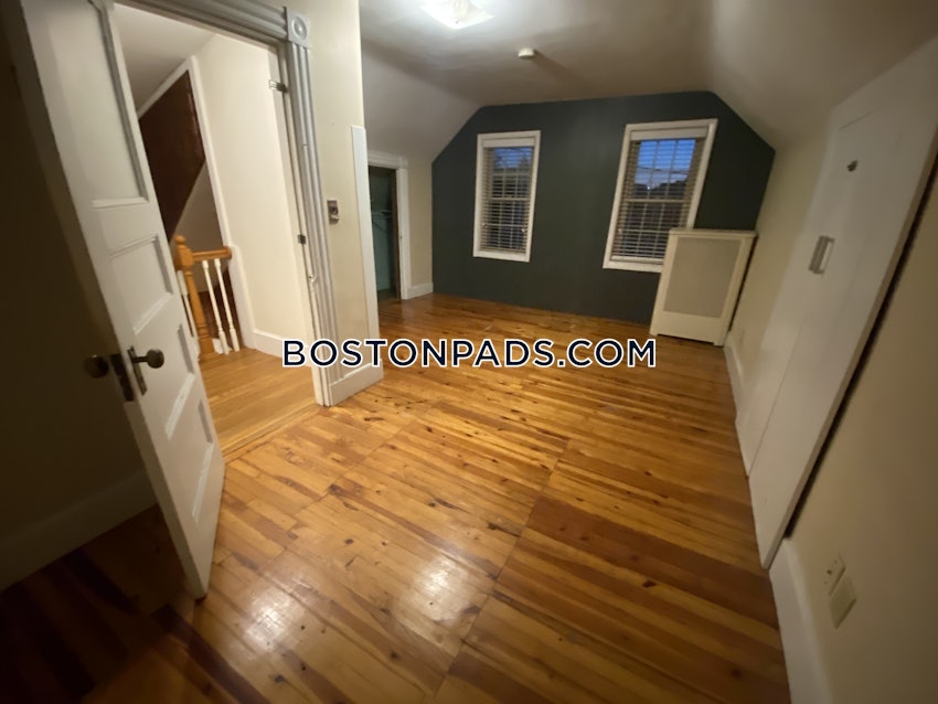 MEDFORD - TUFTS - 4 Beds, 2 Baths - Image 13