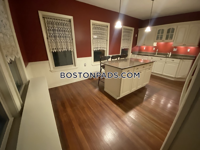 MEDFORD - TUFTS - 4 Beds, 2 Baths - Image 11