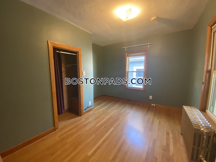 MEDFORD - TUFTS - 4 Beds, 2 Baths - Image 24