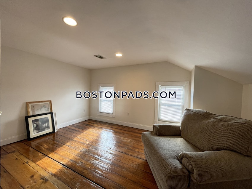 MEDFORD - MEDFORD SQUARE - 5 Beds, 2 Baths - Image 48