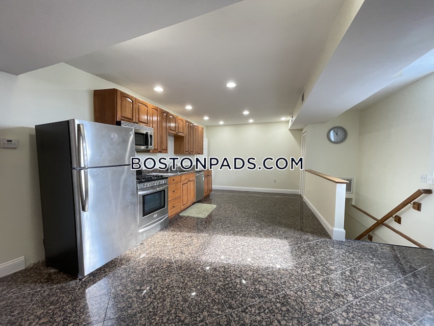 MEDFORD - MEDFORD SQUARE - 5 Beds, 2 Baths - Image 42