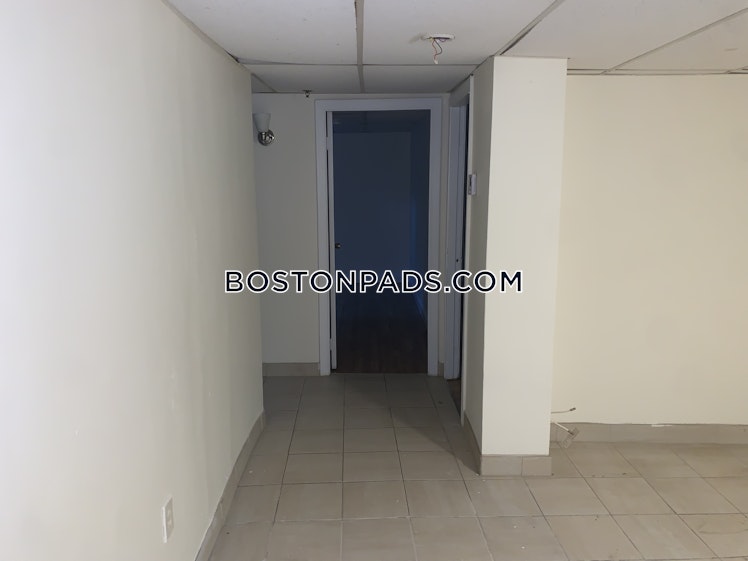 Commonwealth Ave., Boston