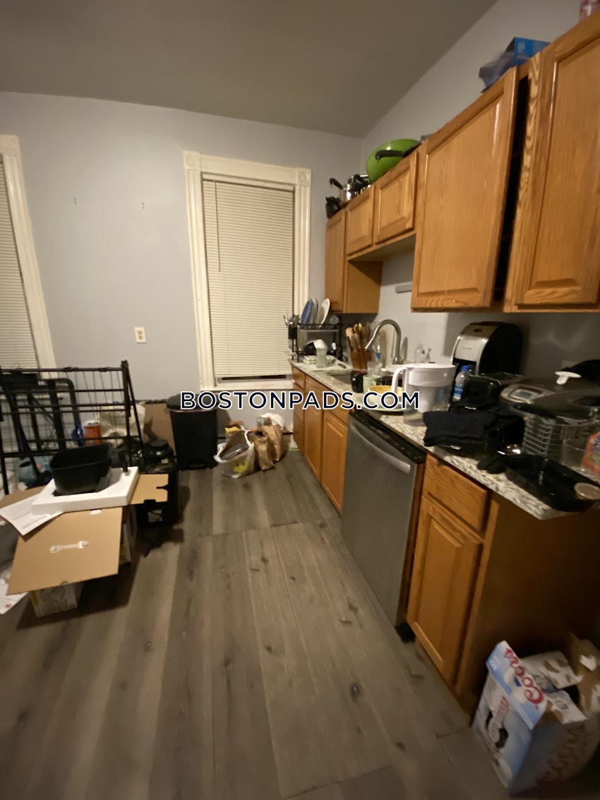BOSTON - MISSION HILL - 4 Beds, 2 Baths - Image 44