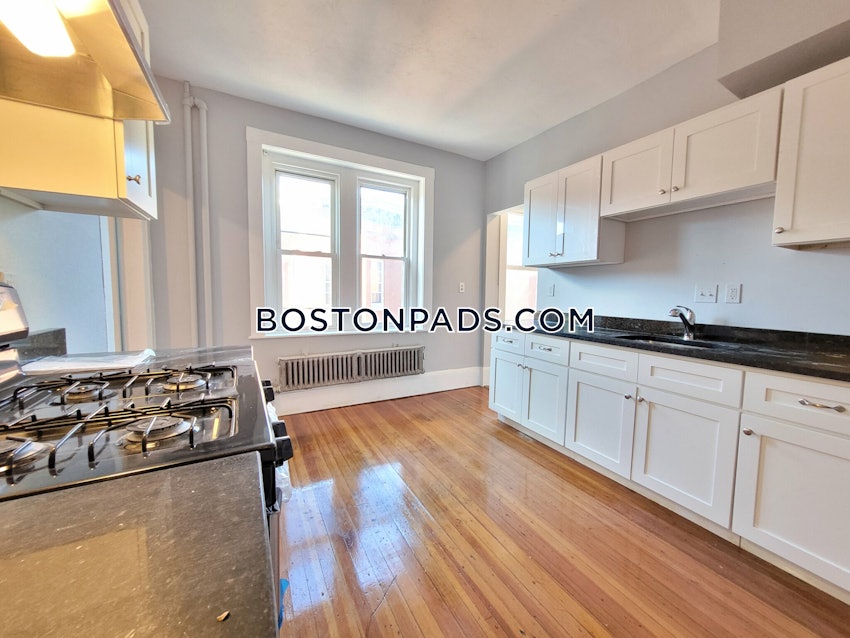 BOSTON - ROXBURY - 4 Beds, 1 Bath - Image 4