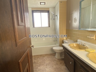 Boston - 6 Beds, 3 Baths