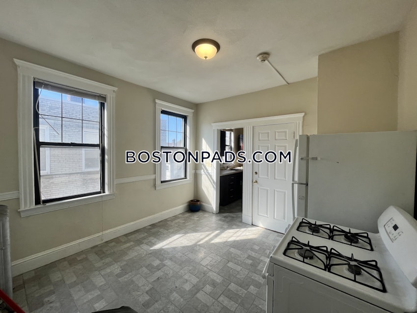 CHELSEA - 3 Beds, 1 Bath - Image 11