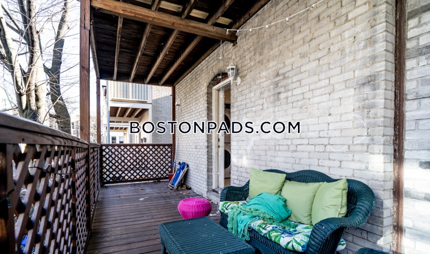 BROOKLINE- BOSTON UNIVERSITY - 5 Beds, 2 Baths - Image 4