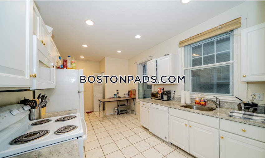 BROOKLINE- BOSTON UNIVERSITY - 5 Beds, 2 Baths - Image 9