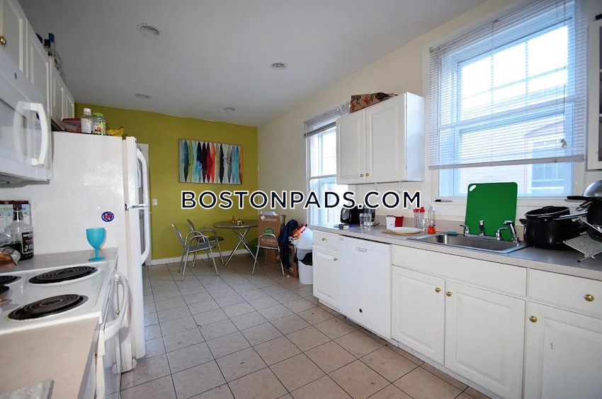 BROOKLINE- BOSTON UNIVERSITY - 5 Beds, 2 Baths - Image 15