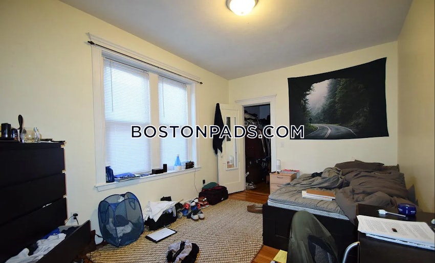 BROOKLINE- BOSTON UNIVERSITY - 5 Beds, 2 Baths - Image 13