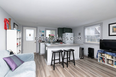 Revere Renovated 1 bed 1 bath available NOW on Revere Beach Blvd! - $2,900