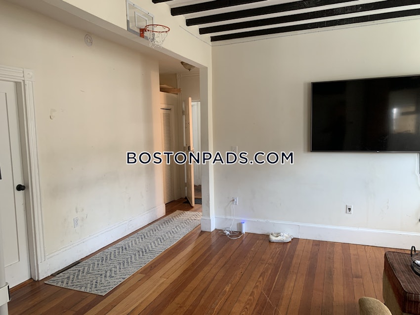 BOSTON - MISSION HILL - 11 Beds, 4.5 Baths - Image 29