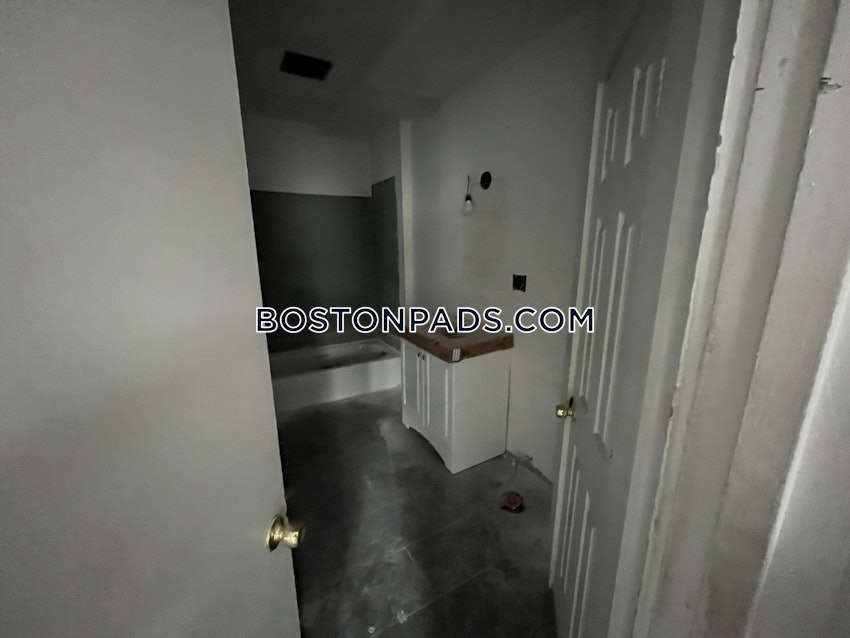 BOSTON - DORCHESTER - FOUR CORNERS - 4 Beds, 1 Bath - Image 32