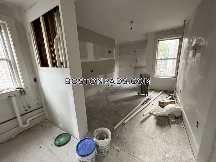 BOSTON - DORCHESTER - FOUR CORNERS - 4 Beds, 1 Bath - Image 25