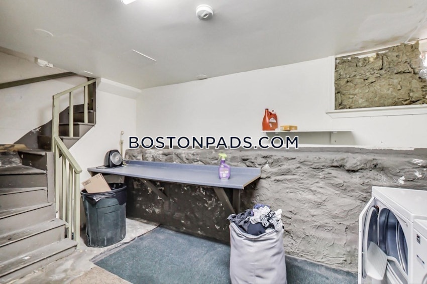 BOSTON - MISSION HILL - 5 Beds, 2 Baths - Image 9