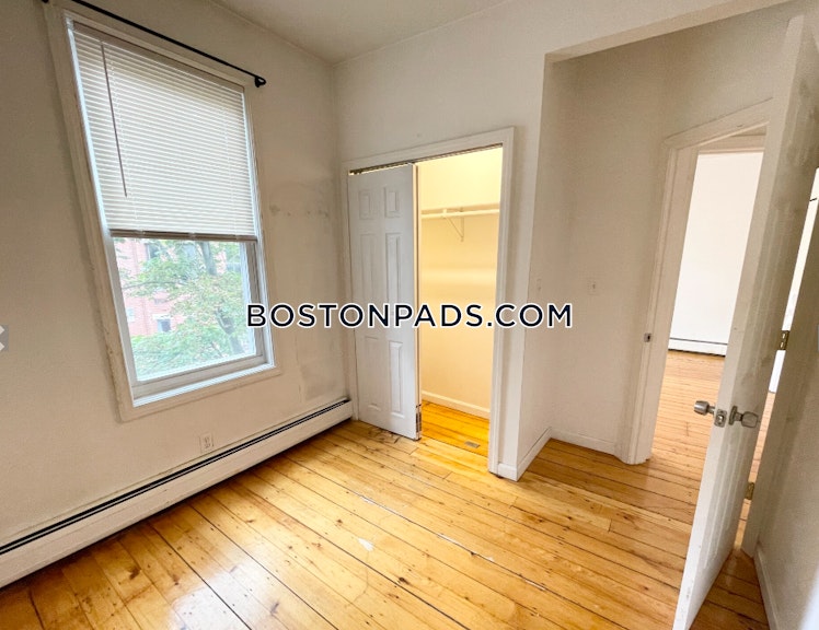 Delle Ave., Roxbury Crossing