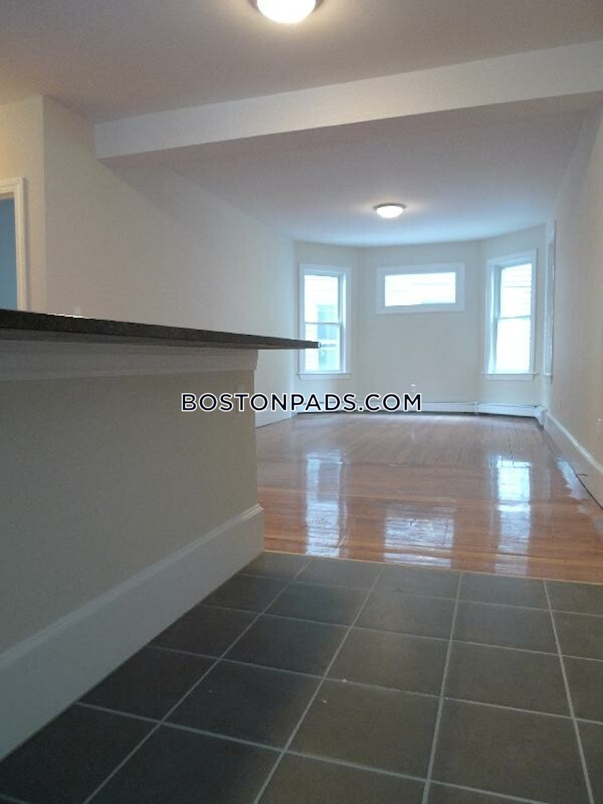 BOSTON - MISSION HILL - 5 Beds, 2 Baths - Image 16