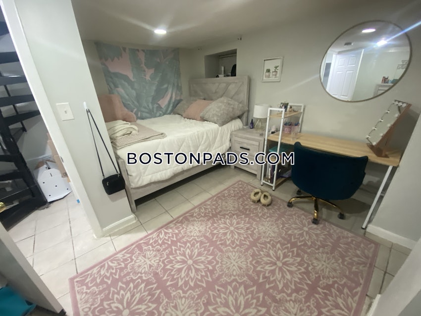 BOSTON - MISSION HILL - 4 Beds, 2 Baths - Image 9