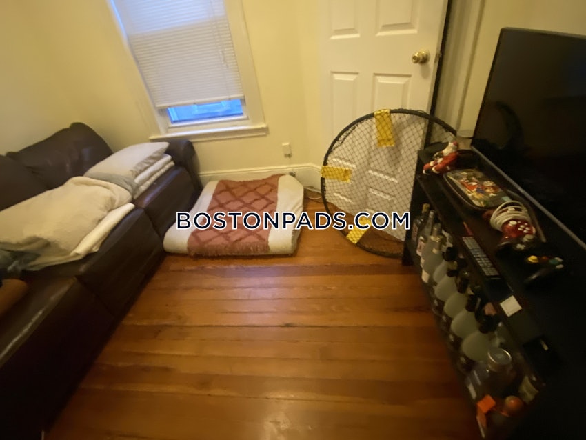 BOSTON - MISSION HILL - 4 Beds, 1 Bath - Image 22