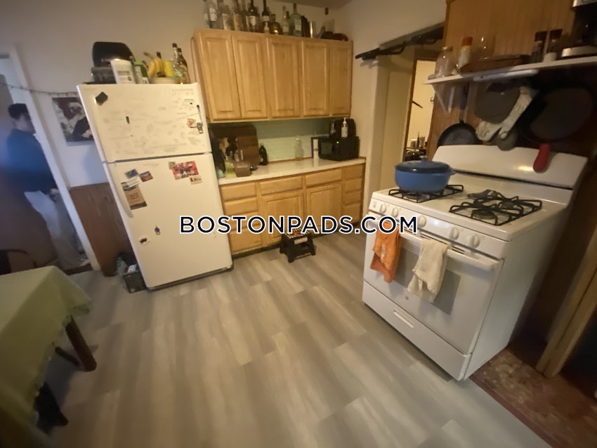BOSTON - MISSION HILL - 4 Beds, 1 Bath - Image 4