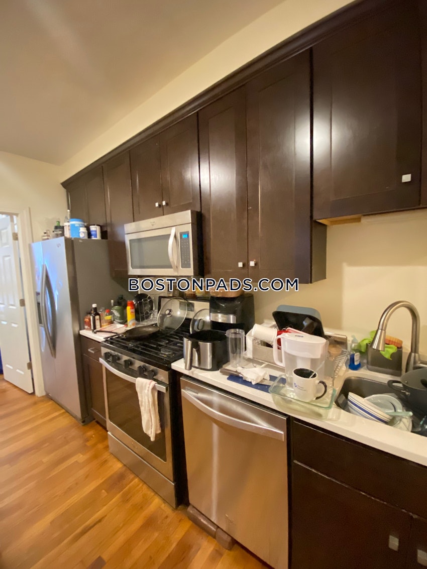 BOSTON - MISSION HILL - 3 Beds, 2 Baths - Image 5