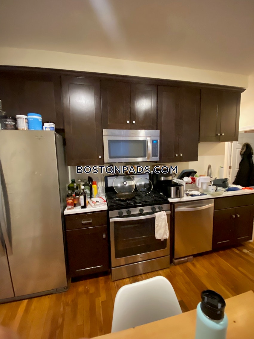 BOSTON - MISSION HILL - 3 Beds, 2 Baths - Image 4