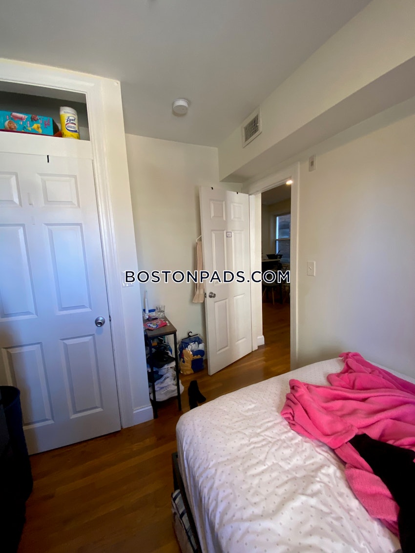 BOSTON - MISSION HILL - 4 Beds, 2 Baths - Image 13