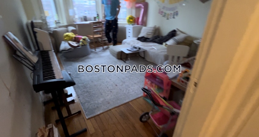Boston - $2,725+ /month