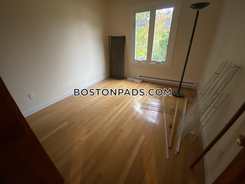 SOMERVILLE - DAVIS SQUARE - 5 Beds, 2 Baths - Image 30