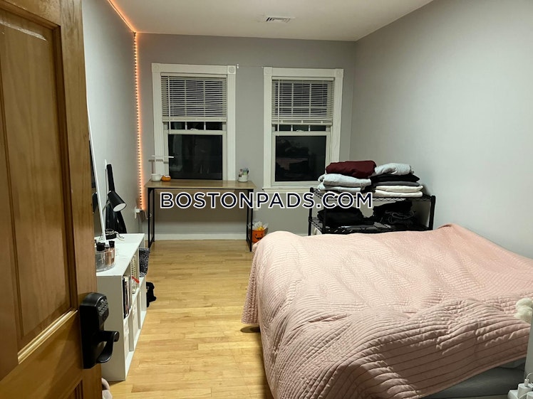 Commonwealth Ave., Boston