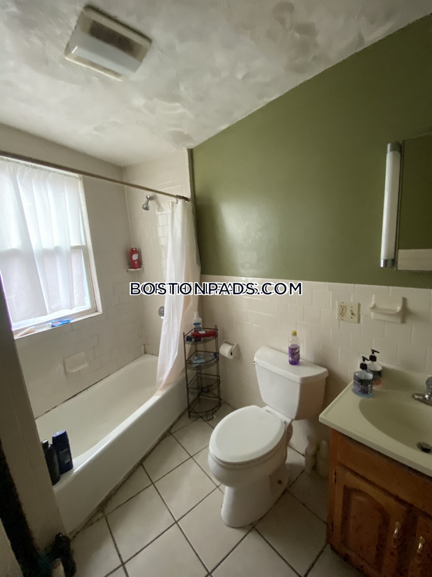 BOSTON - FORT HILL - 4 Beds, 2 Baths - Image 27