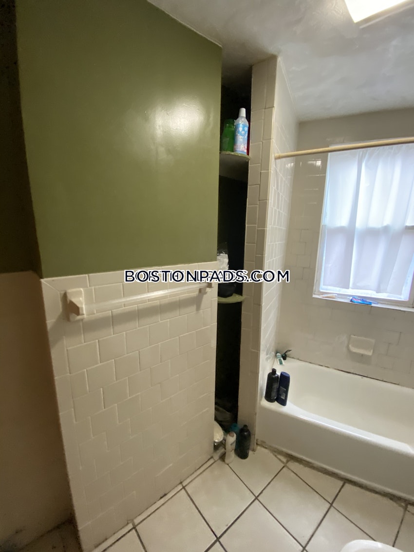BOSTON - FORT HILL - 4 Beds, 2 Baths - Image 25