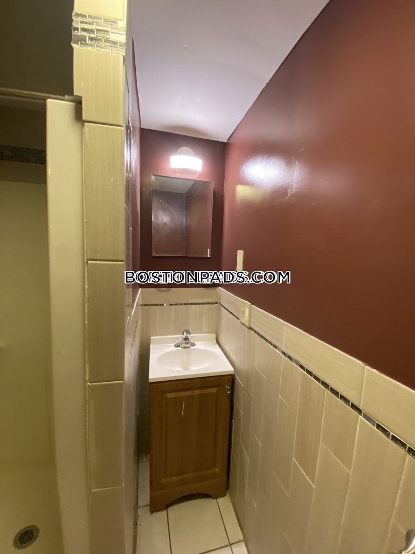 BOSTON - FORT HILL - 4 Beds, 2 Baths - Image 22