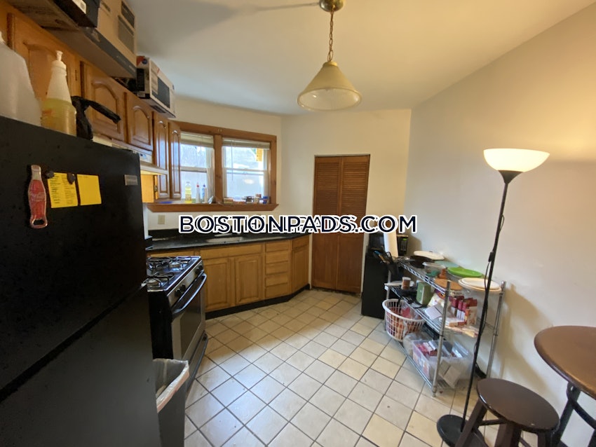 BOSTON - FORT HILL - 4 Beds, 2 Baths - Image 5