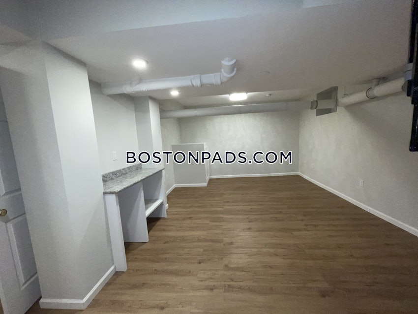 BOSTON - ALLSTON - 5 Beds, 2 Baths - Image 39
