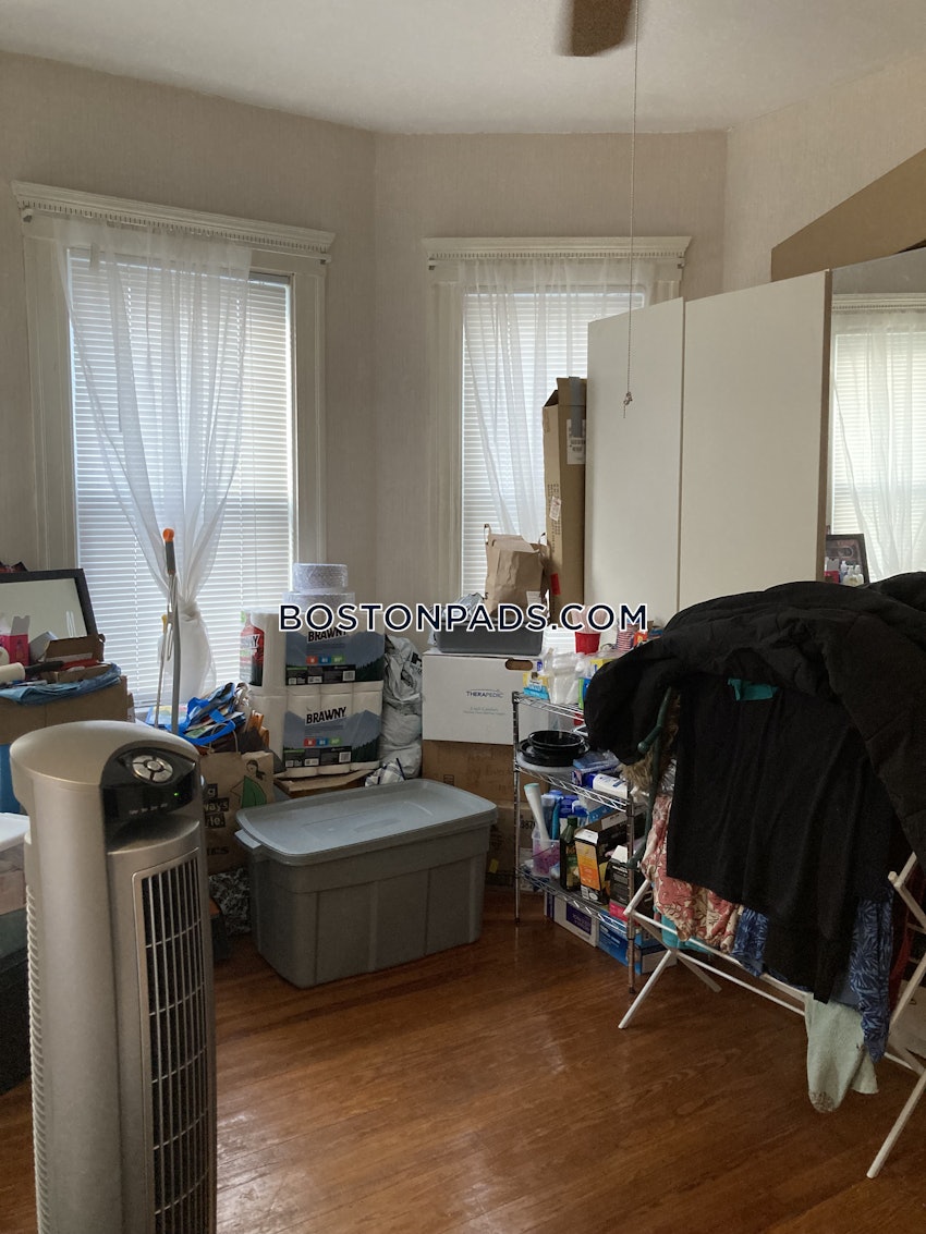 BOSTON - MISSION HILL - 4 Beds, 1 Bath - Image 10