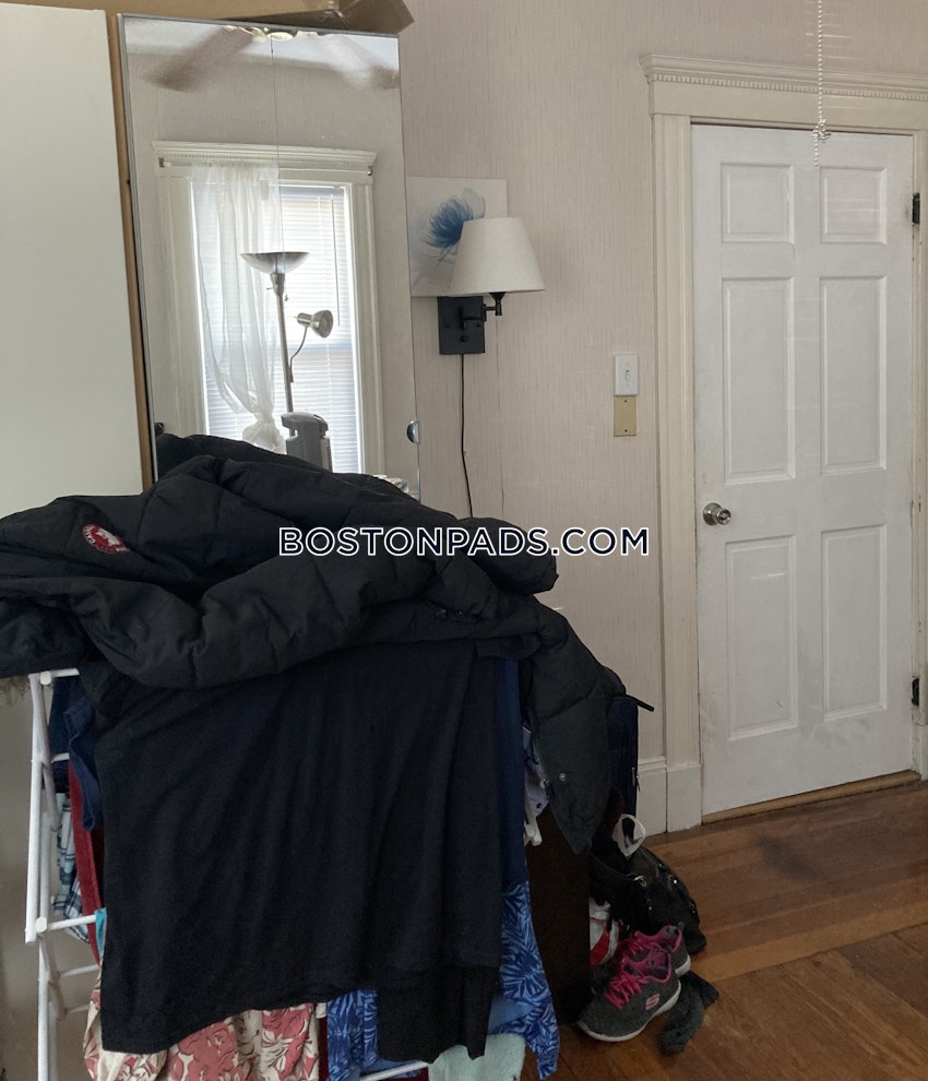 BOSTON - MISSION HILL - 4 Beds, 1 Bath - Image 9