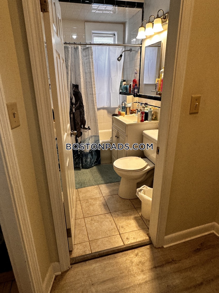 MEDFORD - TUFTS - 4 Beds, 1 Bath - Image 37