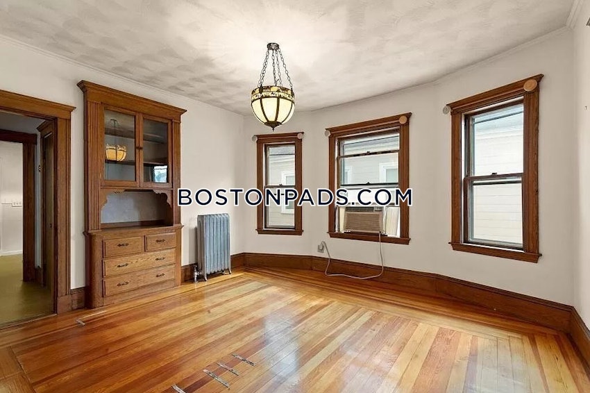 SOMERVILLE - TUFTS - 4 Beds, 1 Bath - Image 4