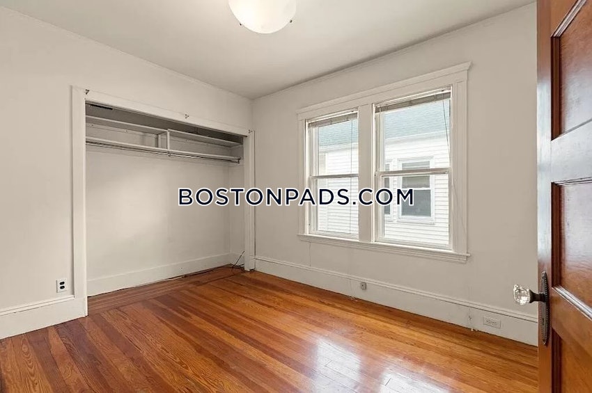 SOMERVILLE - TUFTS - 4 Beds, 1 Bath - Image 3