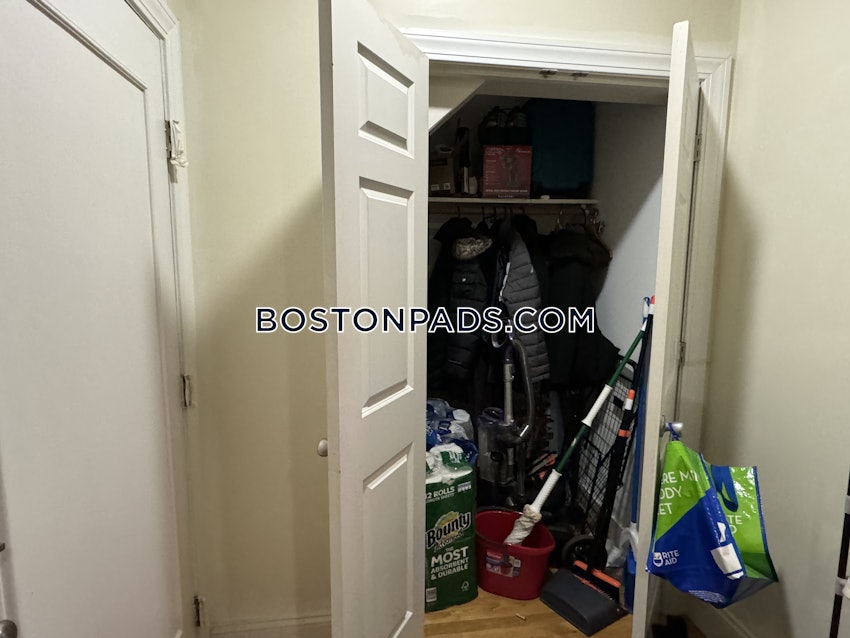 BOSTON - FORT HILL - 4 Beds, 2 Baths - Image 5