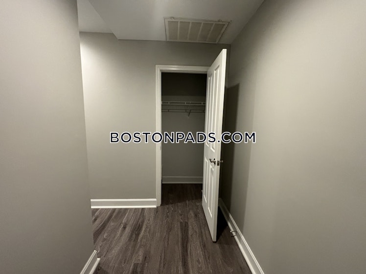 Harcourt St., Boston