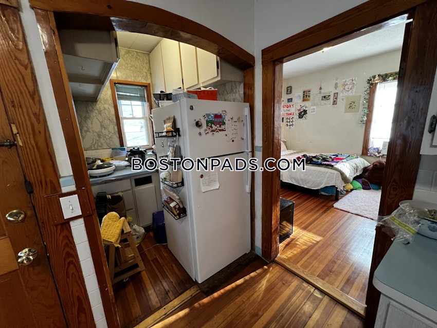 MEDFORD - TUFTS - 4 Beds, 1 Bath - Image 7