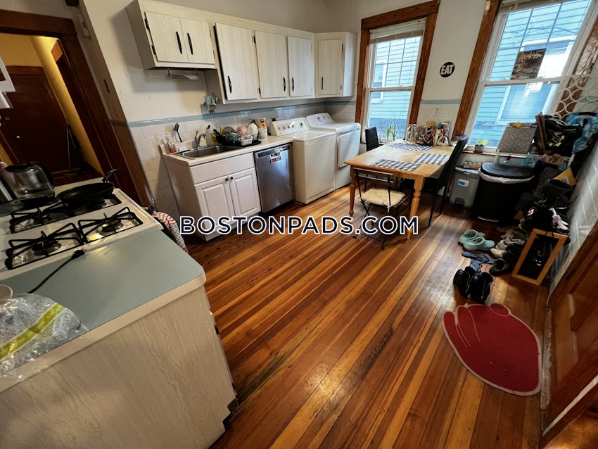 MEDFORD - TUFTS - 4 Beds, 1 Bath - Image 5