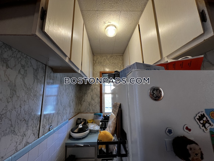 MEDFORD - TUFTS - 4 Beds, 1 Bath - Image 26