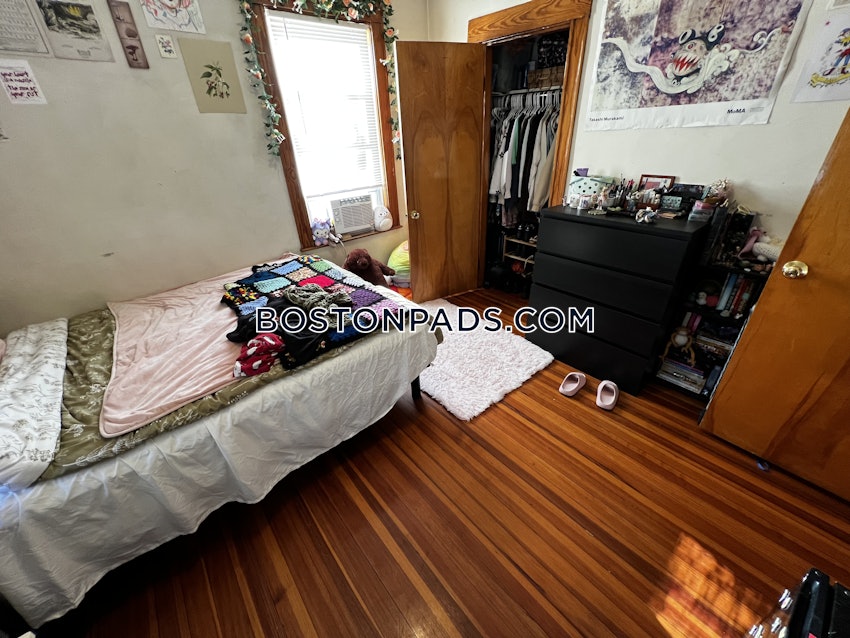 MEDFORD - TUFTS - 4 Beds, 1 Bath - Image 24