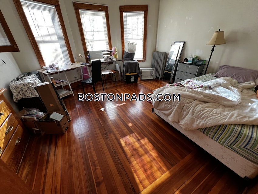 MEDFORD - TUFTS - 4 Beds, 1 Bath - Image 23